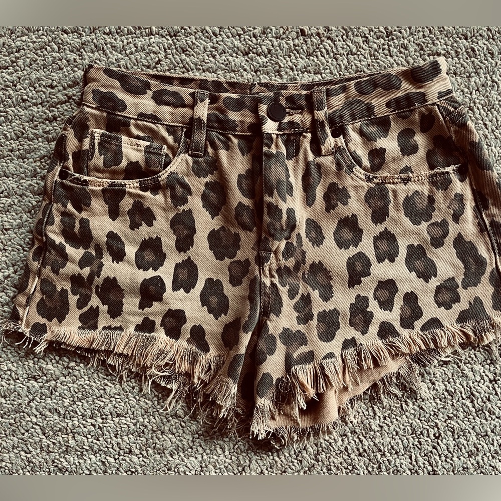 Super cute denim shorts